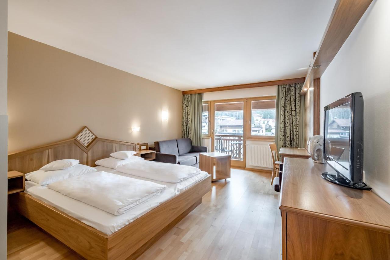 Hotel Zum Gourmet ゼーフェルト・イン・チロル エクステリア 写真