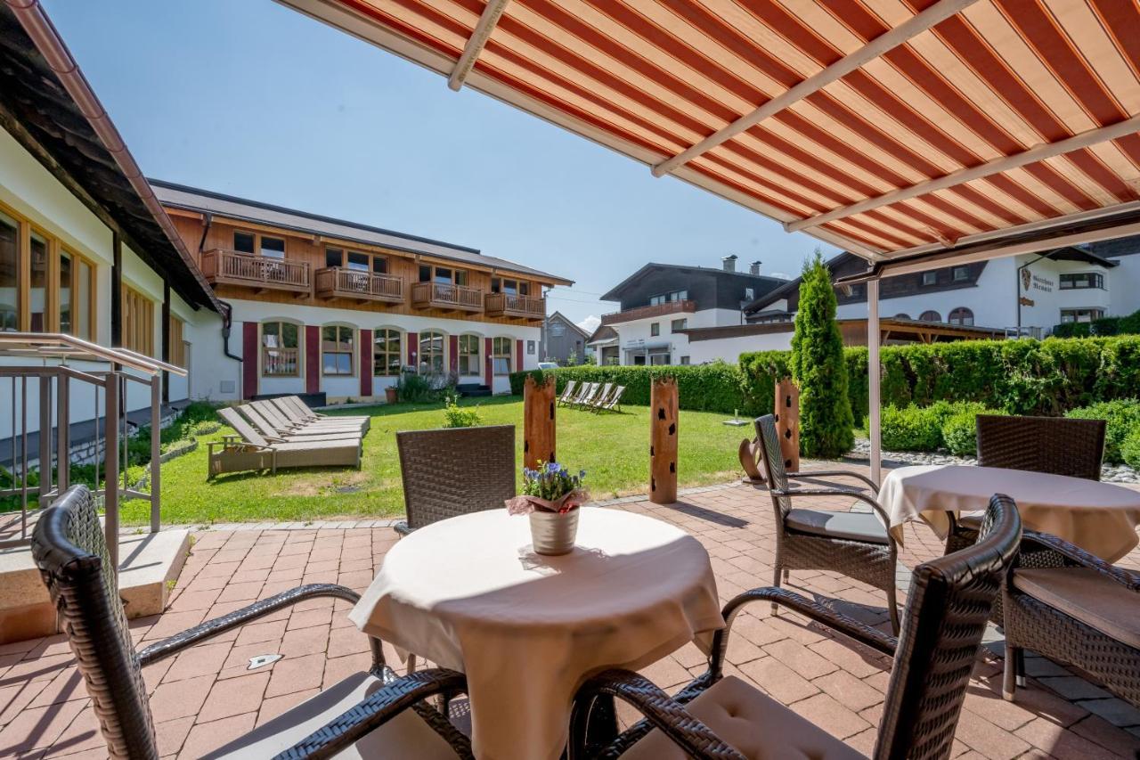 Hotel Zum Gourmet ゼーフェルト・イン・チロル エクステリア 写真